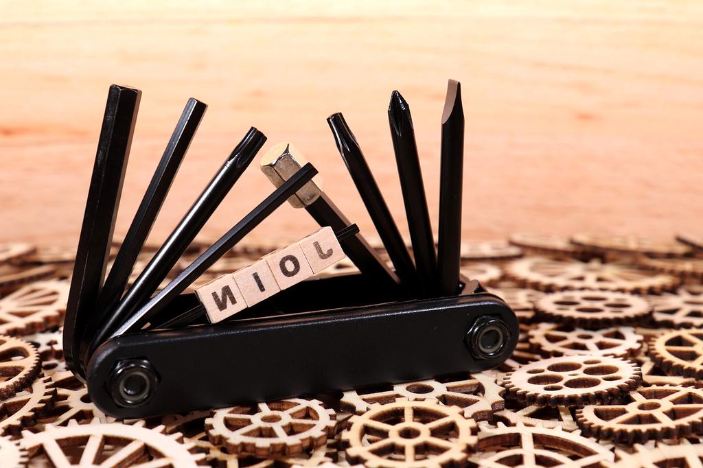 IT service team collaborating on cloud infrastructure solutions